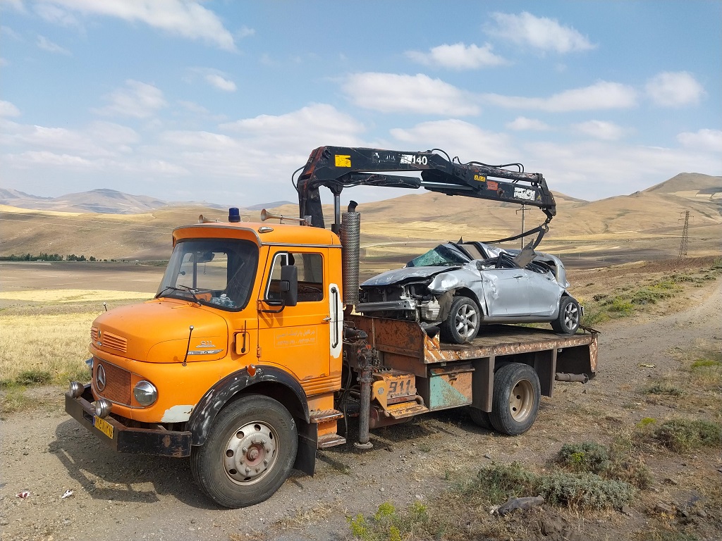 جرثقیل اهر در حال بارگیری